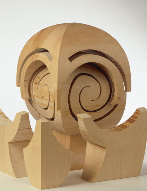Kopf mit archimedischer Spirale mit Komplementärteilen, 1993 Ahornholz 45 x 27 x 27 cm, Diagonalansicht, Foto Walter Grunder