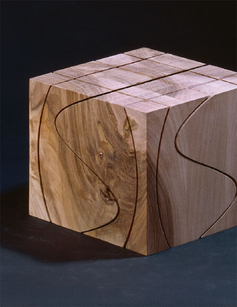 Zyklus, die integrale Skulptur, zerlegbar, 2001, Nussbaumholz, Blockmass 18 x 22 x 22 cm (Foto Walter Grunder