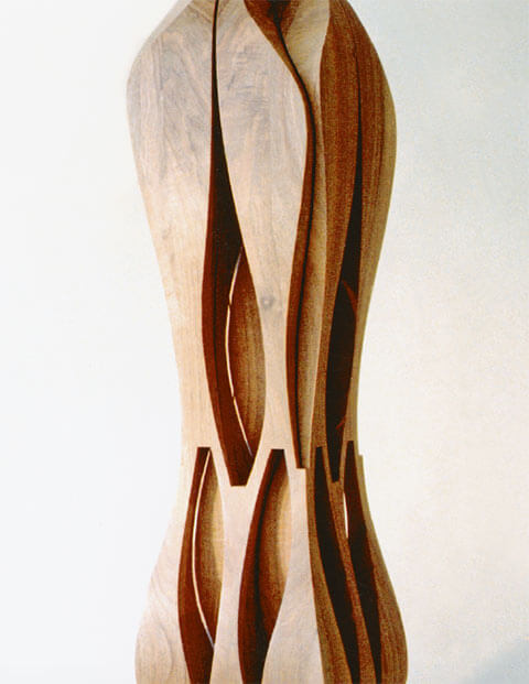 Sinus-Klothoide, 1986, Nussbaumholz, 20 x 20 x 75 cm