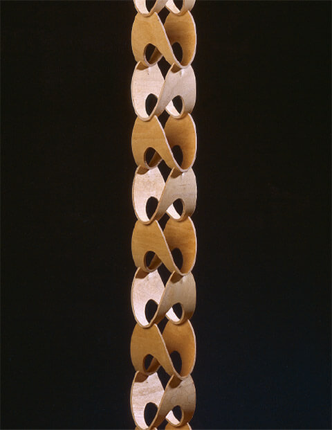 Der Schalenturm, elliptische Teile, 1999, Sperrholz, 170 x 12 x 12 cm, Foto Walter Grunder
