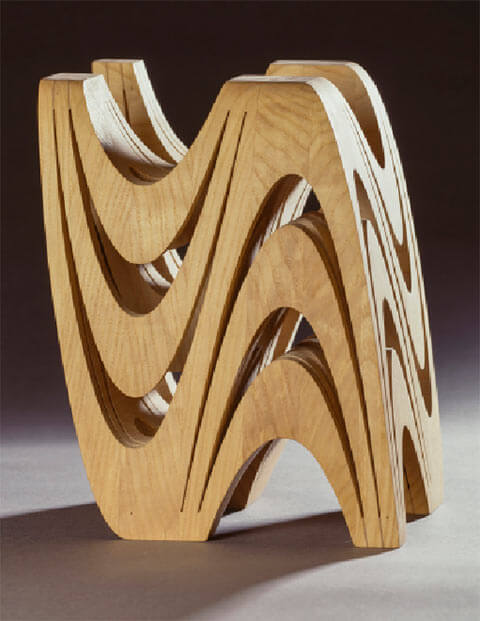 Parabolische Durchdringung, 1991, Eschenholz, 32 x 30 x 30 cm. Kernfigur zu vorherigem Bild.